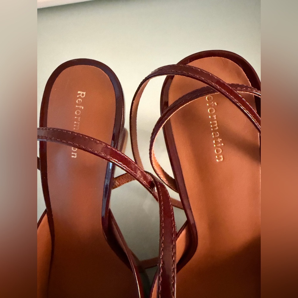 Reformation Natasha Pump in Wine Patent - Picture 3 of 7